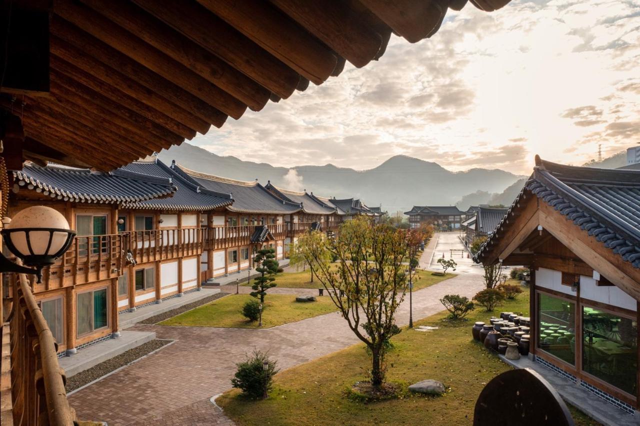Jeonju Wangyijimil Hanok Hotel Exterior photo